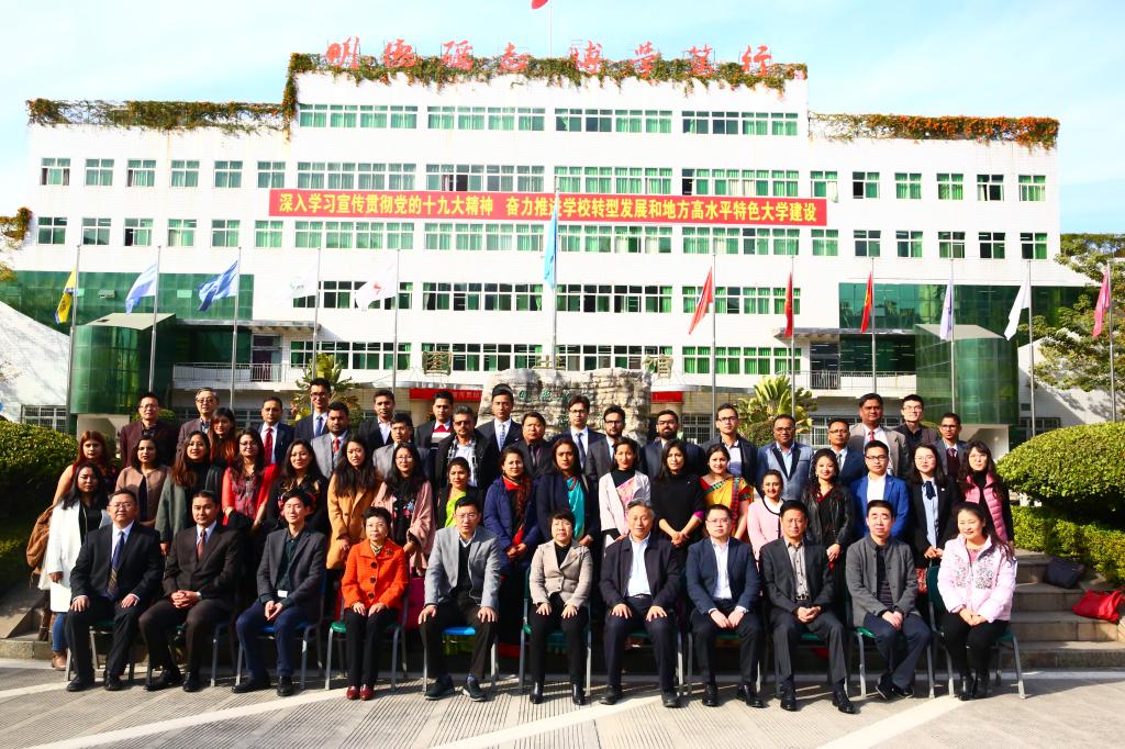 仪式结束后合影