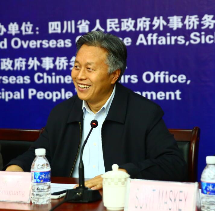 党委副书记、校长王曙光致欢迎辞