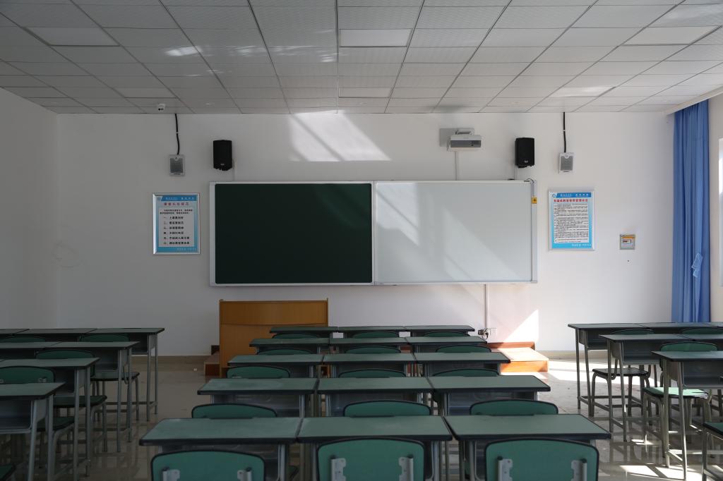 康养学院设施齐全的上课教室