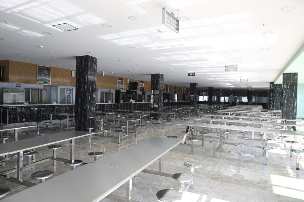 康养学院功能齐全的学生食堂