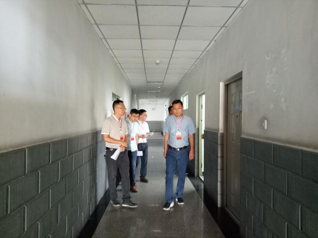 副校长刘立新带队检查第二教学楼和西苑校区教学情况